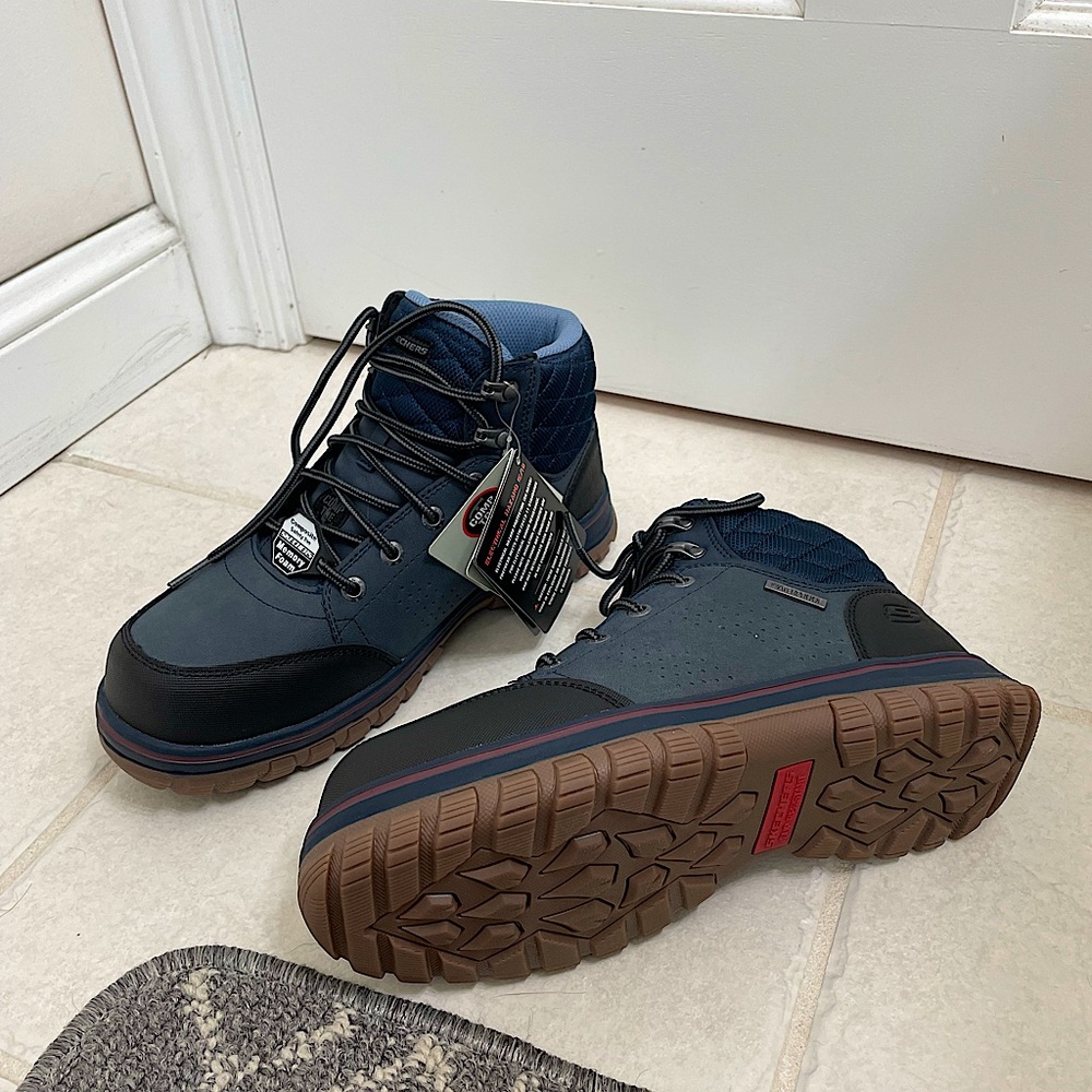 Womens 7.5 steel toe boot. Never worn.